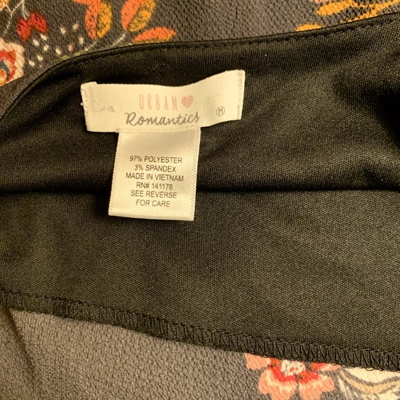 Urban Romantics Grey Floral High-Low Wrap Dress - Picture 5 of 5